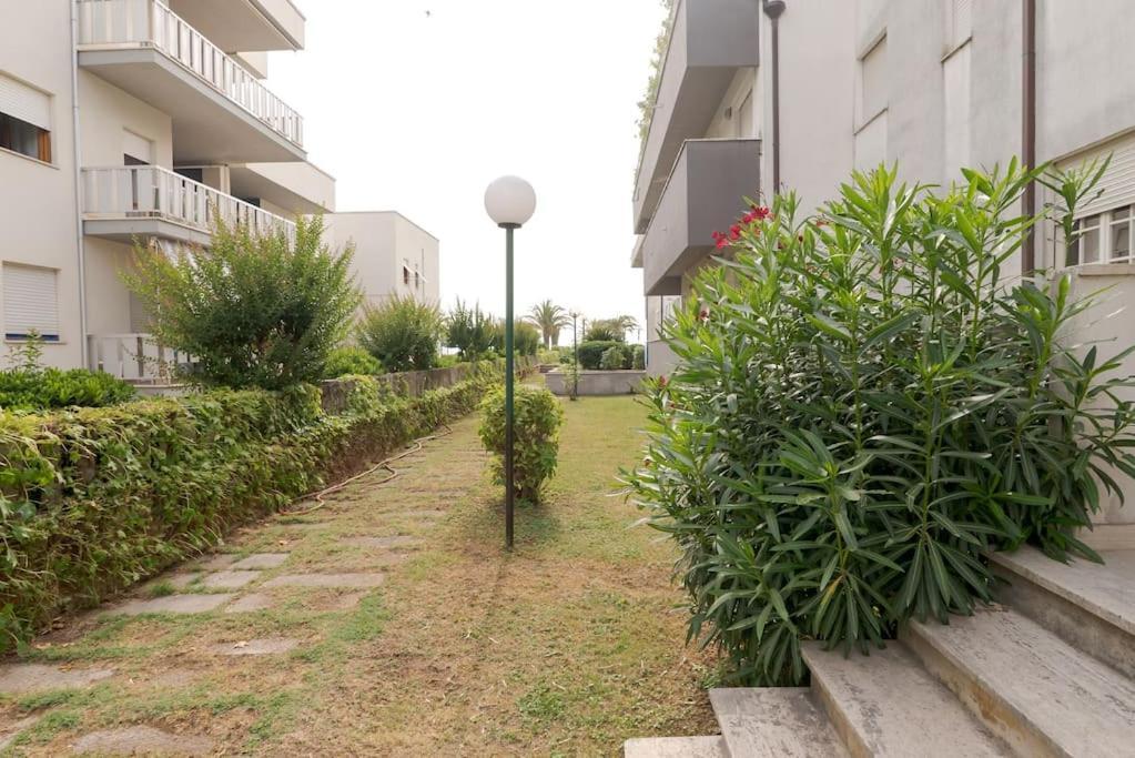Appartamento Incantevole 2 Fronte Mare Villa Rosa Di Martinsicuro Bagian luar foto